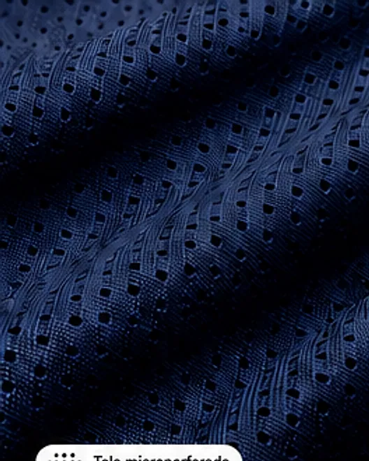 Detalle de la tela microperforada azul