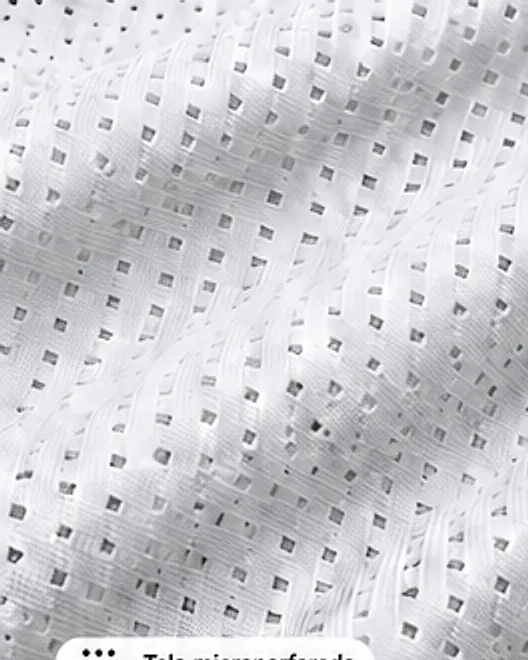 Detalle de la tela microperforada blanca
